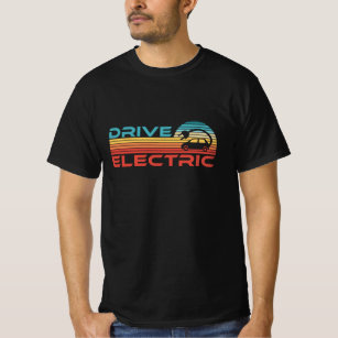 ドライブ電気自動車EVカーギフトレトロサンセット Tシャツ