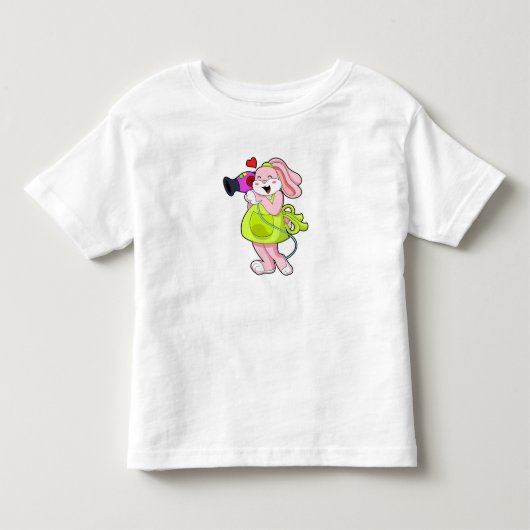 ドライヤーを持つヘアスタイリストのうさぎ トドラーTシャツ (正面)