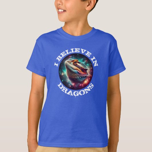"ドラゴンがいるって信じてる"とヒゲトカゲ Tシャツ (正面)