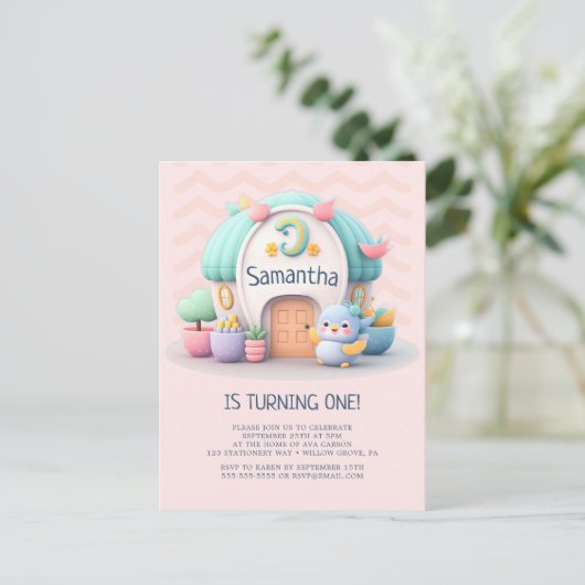 ドラゴンがいる小さな家の女の子の赤ちゃんの誕生日パーティー インビテーションポストカード (スタンド正面)