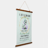 ドラゴンがやってくる！ベイビーシャワーパーティー 吊り下げ型タペストリー (傾斜あり)