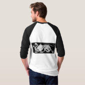 ドラゴンとゴシックの文字シャツ Tシャツ (裏面フル)