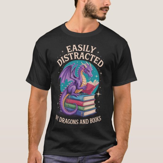 ドラゴンと本に夢中になりがち Tシャツ (正面)