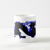 ドラゴンのドラゴンの黒および青 モーフィングマグカップ (中央)