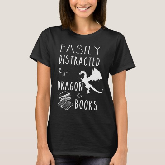 ドラゴンや書籍のおたくに気を取られる Tシャツ (正面)