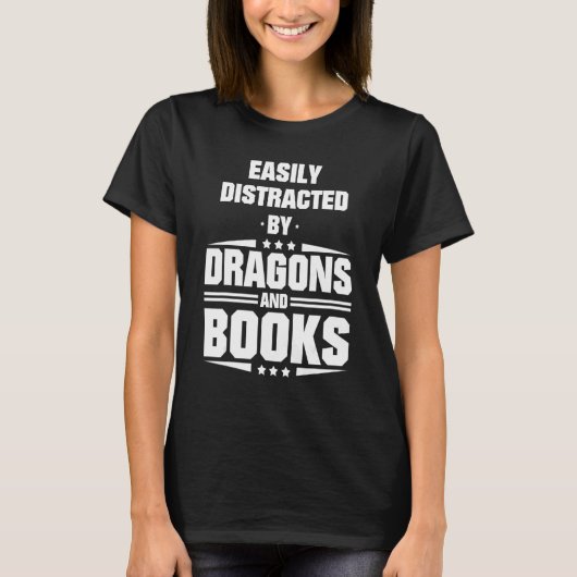 ドラゴンや本に気を取られる Tシャツ (正面)