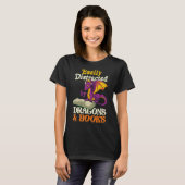ドラゴンや本の本に気を取られ読やすい Tシャツ (正面フル)