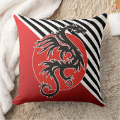 ドラゴンサンパワー – 黒い赤い白+あなたのアイディア クッション (ブランケット)