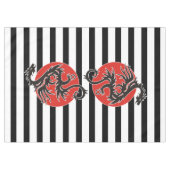 ドラゴンサン – 黒い赤い白+あなたのアイディア テーブルクロス (正面(横))