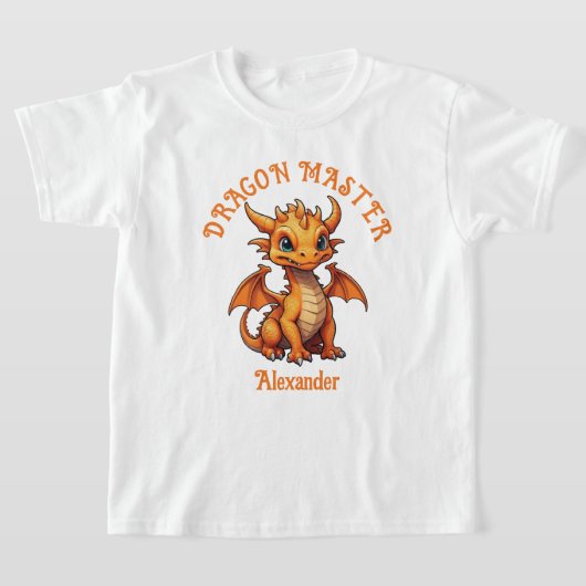 ドラゴンマスターかわいいオレンジ色ドラゴンのパーソナライズ Tシャツ (レイダウン)