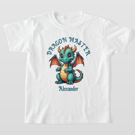 ドラゴンマスターかわいい緑のドラゴンのパーソナライズ Tシャツ (レイダウン)