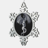 ドラゴン及び剣のクリスマスの球のオーナメント スノーフレークピューターオーナメント (右)