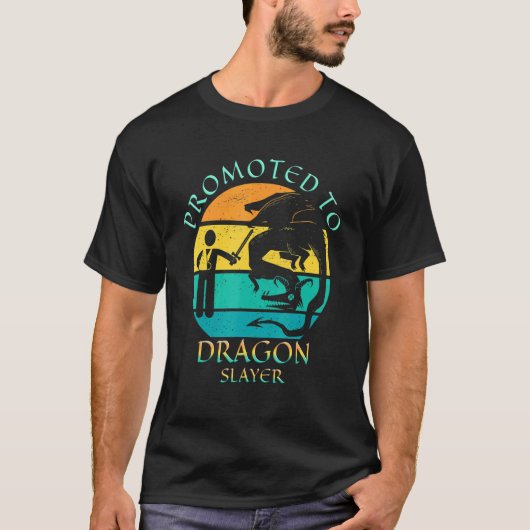 ドラゴン層に昇格された壊れた腕の鎖骨K Tシャツ (正面)