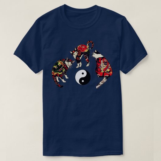 ドラゴン日本のド・デビルタトゥーAを持つ3匹の猫 Tシャツ (デザイン正面)