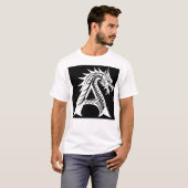 ドラゴン風の文字A、ドラゴンアルファベット、モノグラム Tシャツ (正面フル)