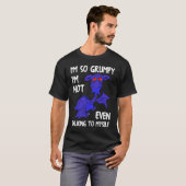 ドラゴン飛んでいる神話の生き物の私は非常に不機嫌である Tシャツ (正面フル)