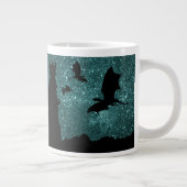 ドラゴン飛んでいる、ドーン/ダスクの石造りのスカイクリフ城 ジャンボコーヒーマグカップ (右)