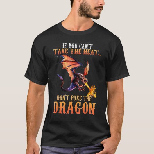 ドラッカッコいいグ炎を発する神話飛んでいる的な。クリーチャー Tシャツ (正面)
