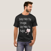 ドラッグにノーと言うYesを抱く赤いリボン週2 Tシャツ (正面フル)