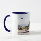 ドラッグシュート、F4、ACが付いているF-4幻影 マグカップ (左)