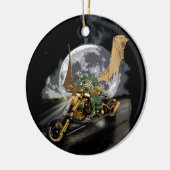 ドラッグレースのドラゴンと月のファンタジーアートワーク セラミックオーナメント (左)