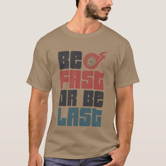 ドラッグレース レースカー 速く走れ それとも面白く Tシャツ (正面)