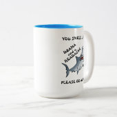 ドラマの匂いと頭痛の種が好き遠くに ツートーンマグカップ (正面右)