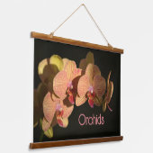 ドラマチックなコーラルピンクの蘭の写真フローラ 吊り下げ型タペストリー (傾斜あり)
