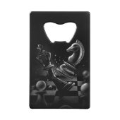 ドラマチックなチェスのモノクロ クレジットカード栓抜き (裏面)