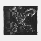 ドラマチックなチェスのモノクロ フリースブランケット (正面(横))