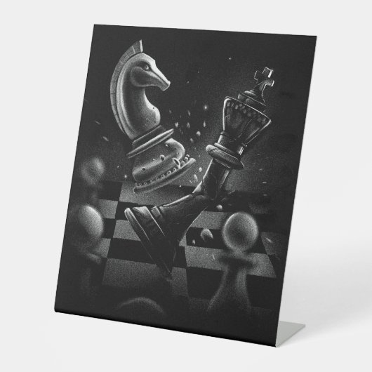 ドラマチックなチェスの戦い – 騎士と馬 台座サイン (正面)