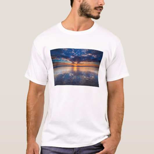 ドラマチックな海の風景、夕日、カリフォルニア Tシャツ (正面)