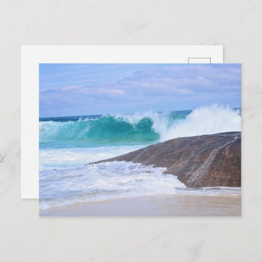 ドラマチックな海辺の巨大な波 崖 海 ポストカード (正面/裏面)