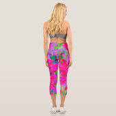 ドラマチックな紅色とピンクのダリアの花 カプリレギンス (裏面)