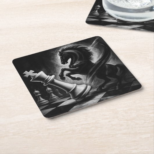 ドラマチックな黒馬vs.キング – チェスはっきりしたのアートワーク スクエアペーパーコースター (アングル)