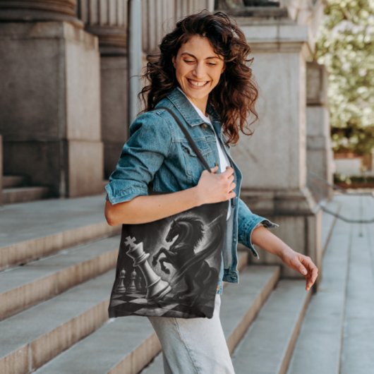 ドラマチックな黒馬vs.キング – チェスはっきりしたのアートワーク トートバッグ