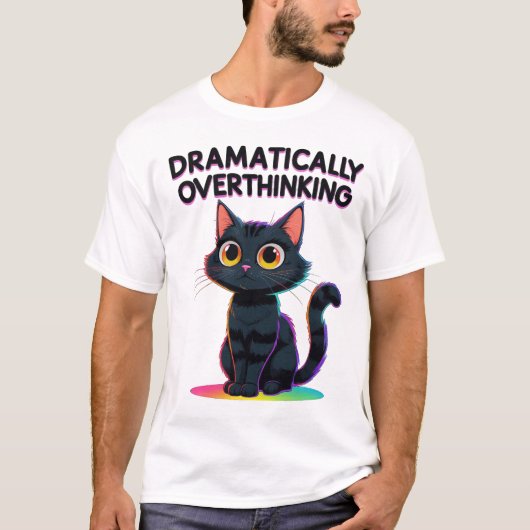 ドラマチックに考えすぎ – おもしろ猫好き Tシャツ (正面)