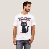 ドラマチックに考えすぎ – おもしろ猫好き Tシャツ (正面フル)