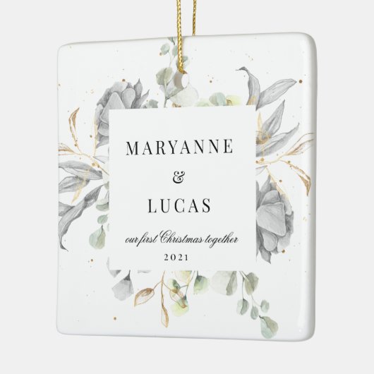 ドラマチック銀フローラモノグラム初めてのクリスマス セラミックオーナメント (左)