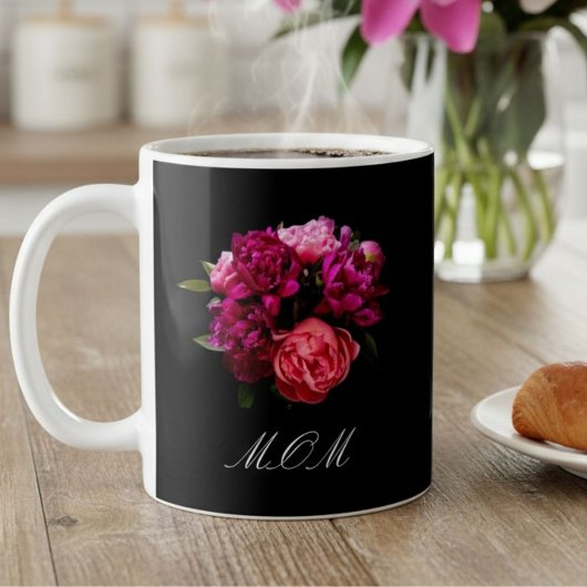 ドラマティックなピンクとパープルの芍薬を持つママ コーヒーマグカップ
