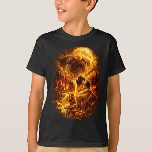 ドラマティックな満月を前に吠えるパグ Tシャツ (正面)