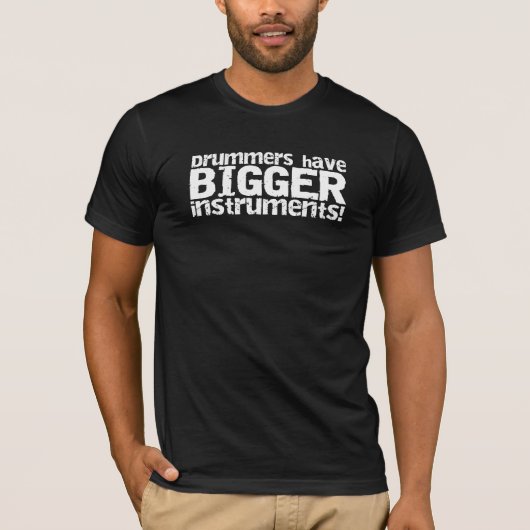 ドラマーはより大きい楽器のTシャツを持っています Tシャツ (正面)