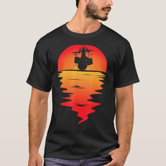 ドラマー及びパーセンのドラム太鼓セットサンセット Tシャツ (正面)