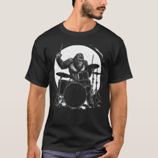 ドラマー・ビッグフットがドラムを演奏する面白いサスクォッチ・ドラム Tシャツ