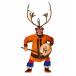 ドラミングシャーマン フォトスカルプチャー<br><div class="desc">鹿皮の服とトナカイの〔雄ジカの〕枝角を着た北シャーマンは、霊魂とコミュニケーションを取り、レルム間を移動する太鼓の儀式を行う。</div>