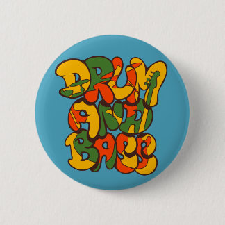 ドラムおよび低音のレゲエ色-ロゴ、落書き、印 缶バッジ