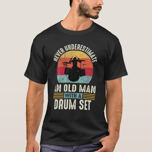 ドラムを叩く老人ドラムを過小評価しない Tシャツ (正面)