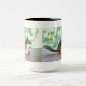 ドラムを遊んでいるリス マグカップ (中央)