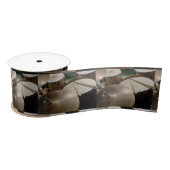 ドラムセットのシンバルとスティック サテンリボン (リール)