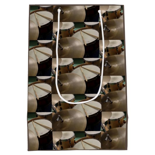 ドラムセットのシンバルとスティック ミディアムペーパーバッグ (裏面)